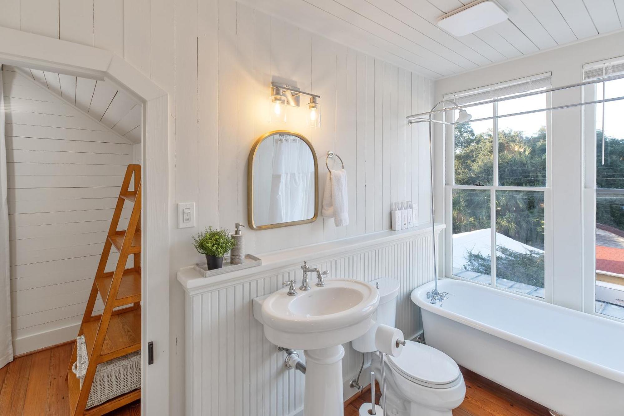 Historic 1871 Coastal Breeze With Heated Pool - Restoring Galveston Villa Buitenkant foto