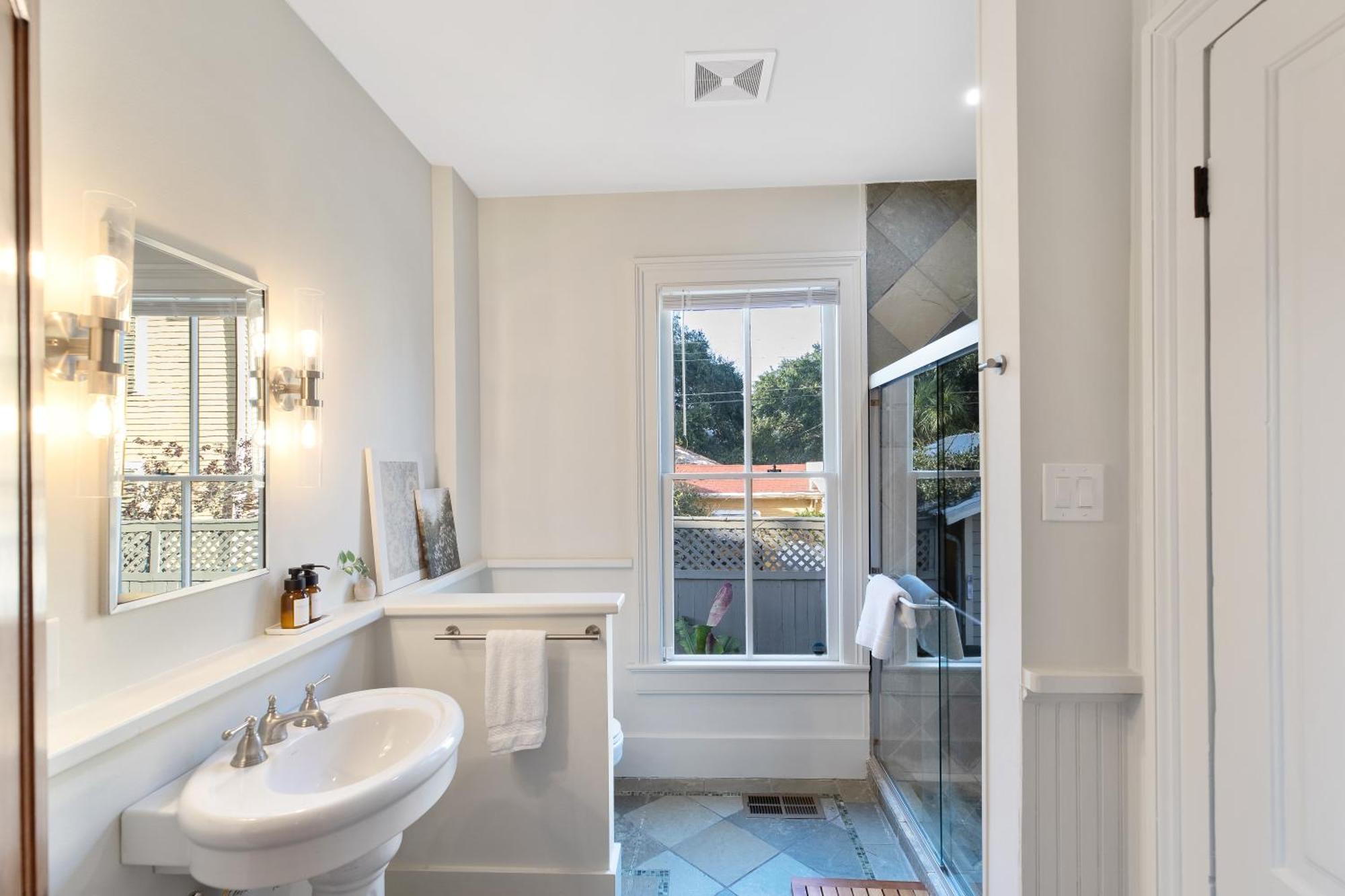 Historic 1871 Coastal Breeze With Heated Pool - Restoring Galveston Villa Buitenkant foto